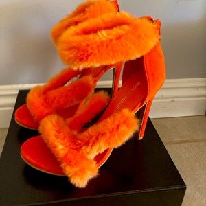 ORANGE FURRY HEALS( SIZE 6 ) 🧡🧡